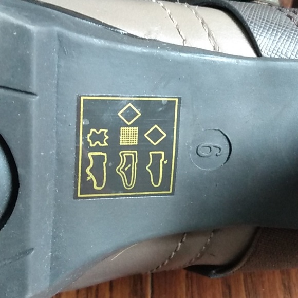 Taupe leather Luca Ferri lug sole shooties Size 9, 3" heel - Picture 3 of 11